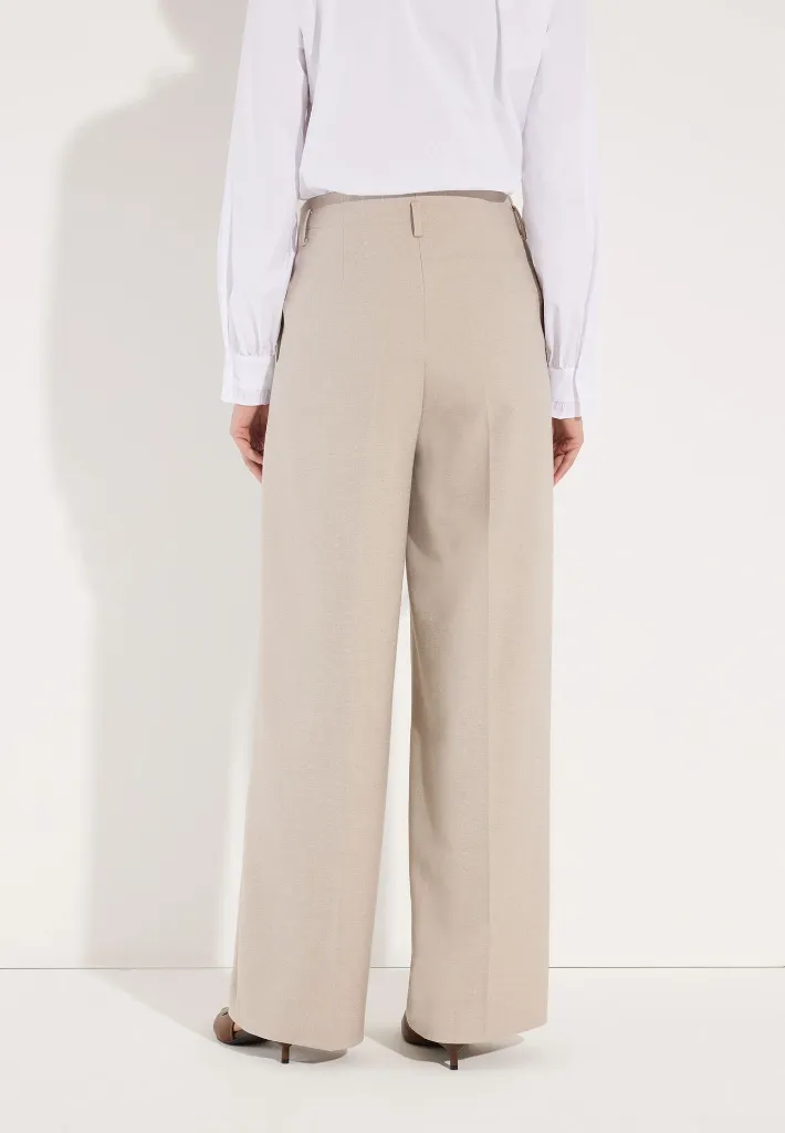 61914490-2064_web_model_detail3.webp