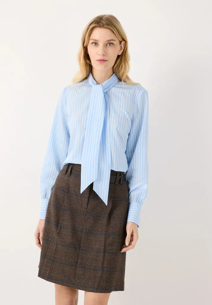 61092008-2319_web_model_detail2.webp