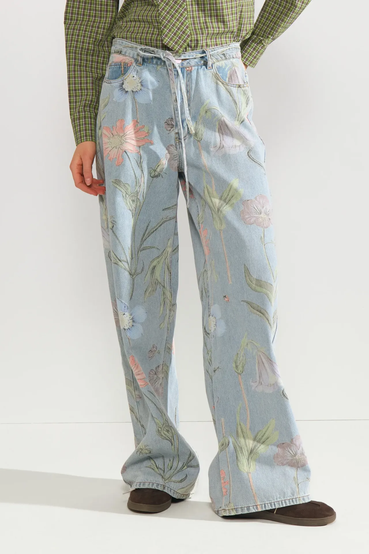 [P3502_706991_PR-34] NUVERONA Wideleg Jeans mit Floralprint (34)