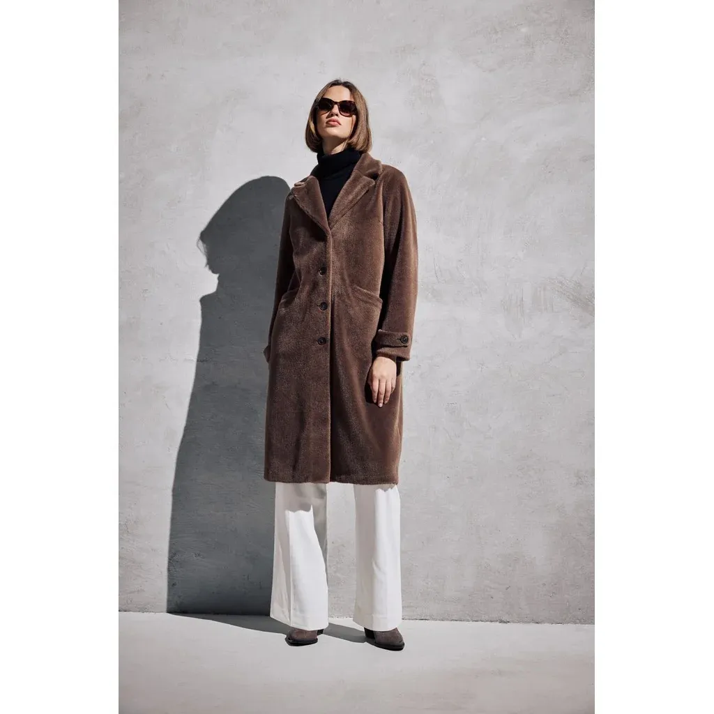 Eleganter Fake-Fur-Mantel mit Reverskragen