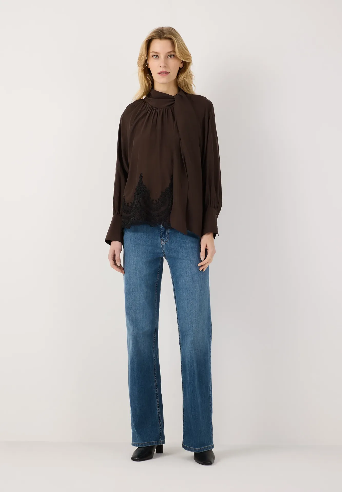 [P3556_92010_BN-36] Bluse mit Schluppe und Spitzensaum (36)